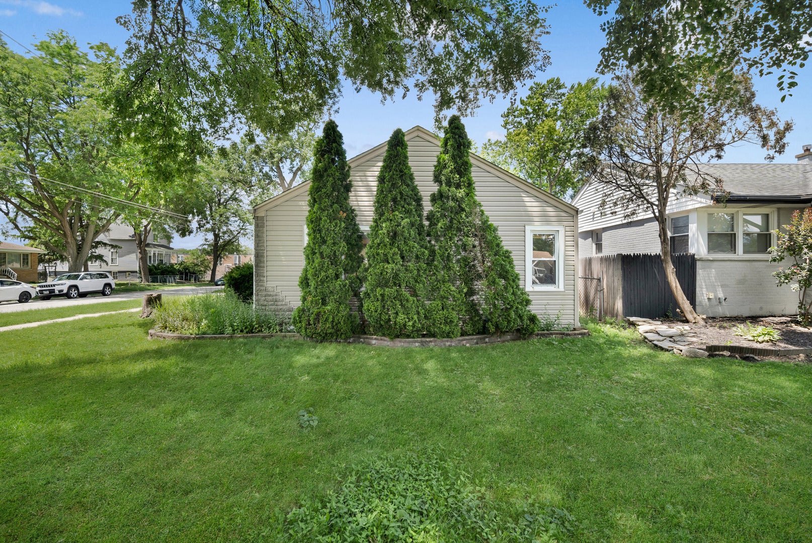 1446 EVERETT Avenue