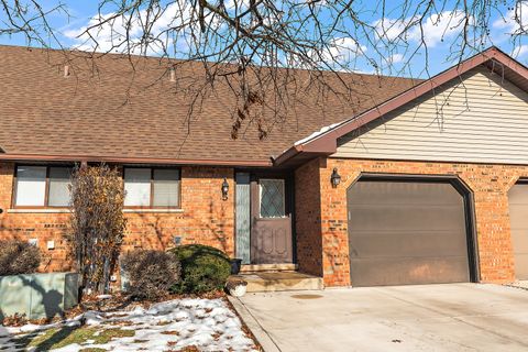 Photo of 1906 Heatherway Lane #5, New Lenox, IL 60451 (MLS # 12530038)