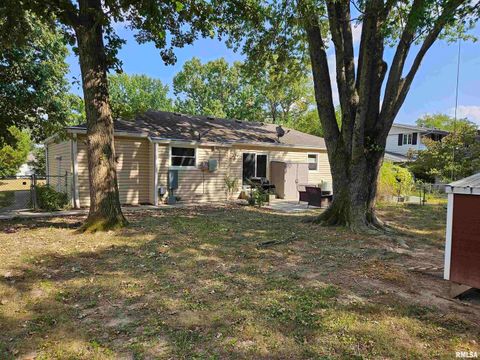 Tiny photo for 110 N Lark Lane, Carbondale, IL 62901 (MLS # EB459724)