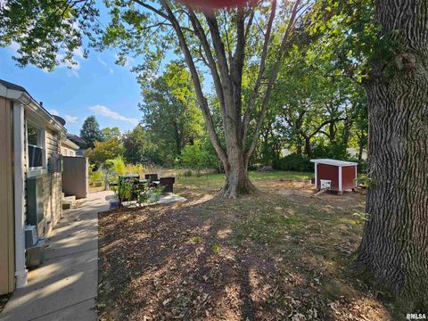 Tiny photo for 110 N Lark Lane, Carbondale, IL 62901 (MLS # EB459724)