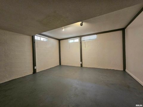 Tiny photo for 110 N Lark Lane, Carbondale, IL 62901 (MLS # EB459724)