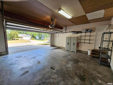 Tiny photo for 110 N Lark Lane, Carbondale, IL 62901 (MLS # EB459724)