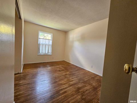 Tiny photo for 110 N Lark Lane, Carbondale, IL 62901 (MLS # EB459724)