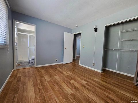 Tiny photo for 110 N Lark Lane, Carbondale, IL 62901 (MLS # EB459724)