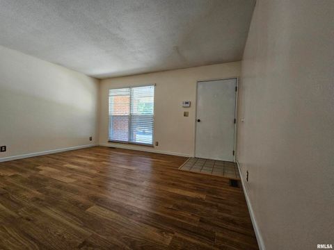 Tiny photo for 110 N Lark Lane, Carbondale, IL 62901 (MLS # EB459724)