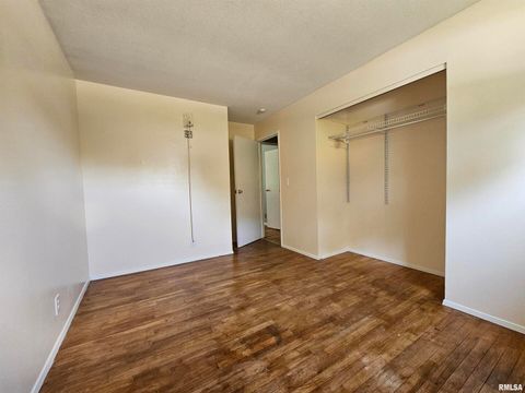 Tiny photo for 110 N Lark Lane, Carbondale, IL 62901 (MLS # EB459724)