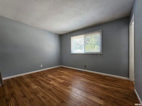 Tiny photo for 110 N Lark Lane, Carbondale, IL 62901 (MLS # EB459724)