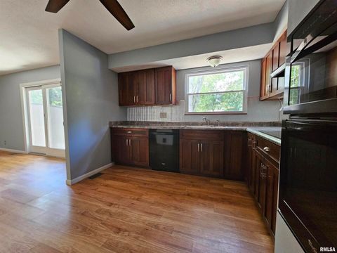 Tiny photo for 110 N Lark Lane, Carbondale, IL 62901 (MLS # EB459724)