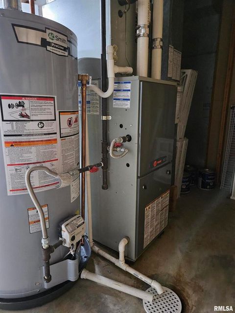 Tiny photo for 110 N Lark Lane, Carbondale, IL 62901 (MLS # EB459724)