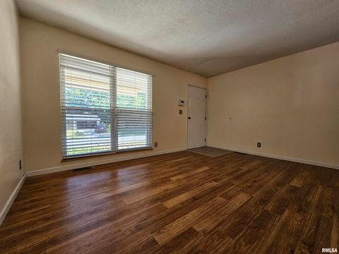 Tiny photo for 110 N Lark Lane, Carbondale, IL 62901 (MLS # EB459724)