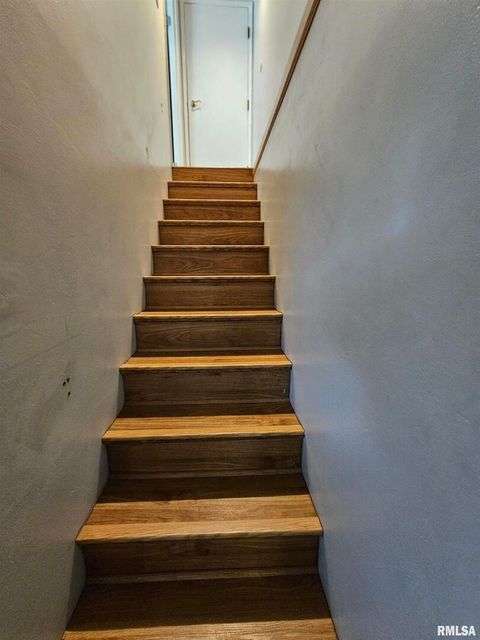 Tiny photo for 110 N Lark Lane, Carbondale, IL 62901 (MLS # EB459724)