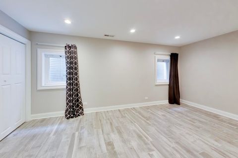 Tiny photo for 2444 N De Cook Court, Park Ridge, IL 60068 (MLS # 12606435)
