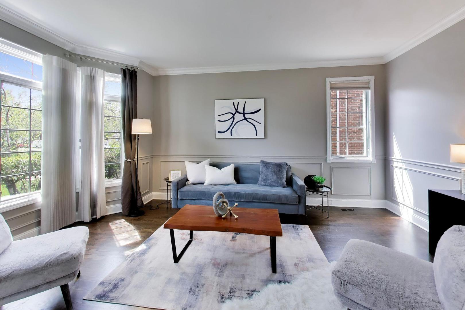 2444 N De Cook Court