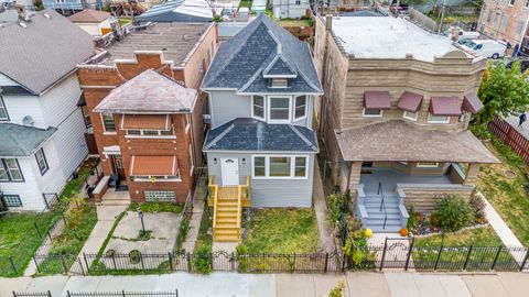 Tiny photo for 821 N Lockwood Avenue, Chicago, IL 60651 (MLS # 12493516)
