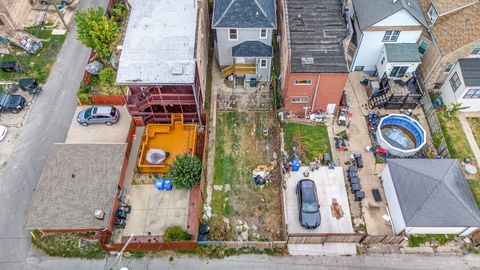 Tiny photo for 821 N Lockwood Avenue, Chicago, IL 60651 (MLS # 12493516)
