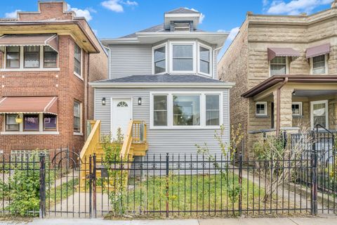 Photo of 821 N Lockwood Avenue, Chicago, IL 60651 (MLS # 12493516)