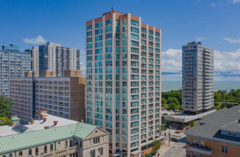 5600 N Sheridan Road 18C Chicago IL 60660