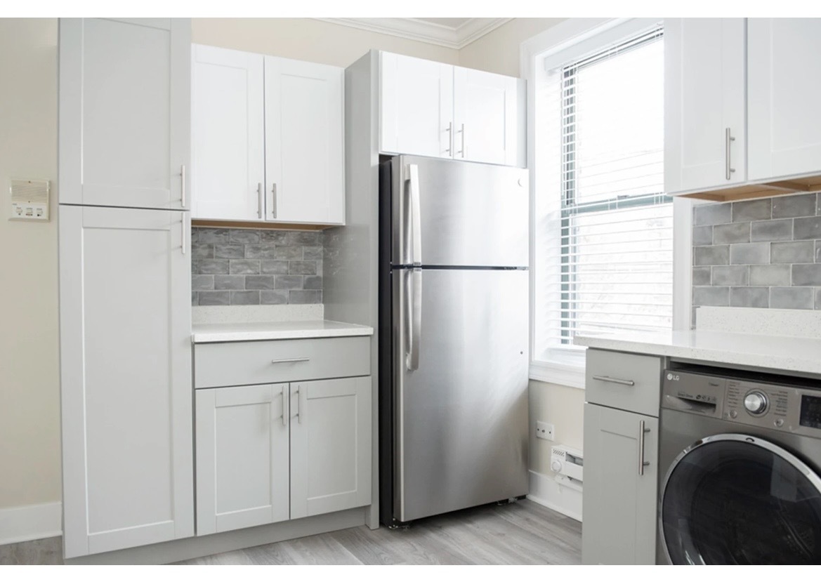 3841 N Greenview Avenue 2W