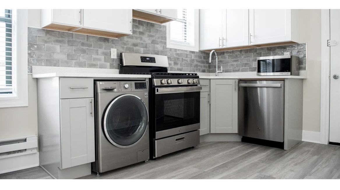 3841 N Greenview Avenue 2W