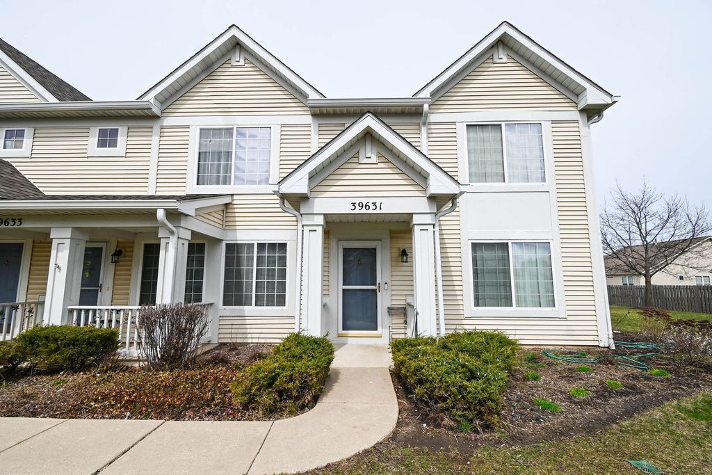 Photo for 39631 N Warren Lane, Beach Park, IL 60083 (MLS # 12463505)