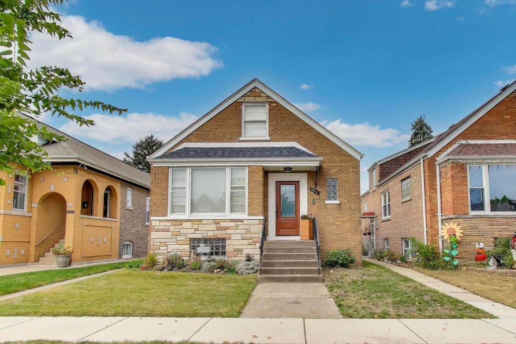 Photo for 3816 Wisconsin Avenue, Berwyn, IL 60402 (MLS # 12497539)