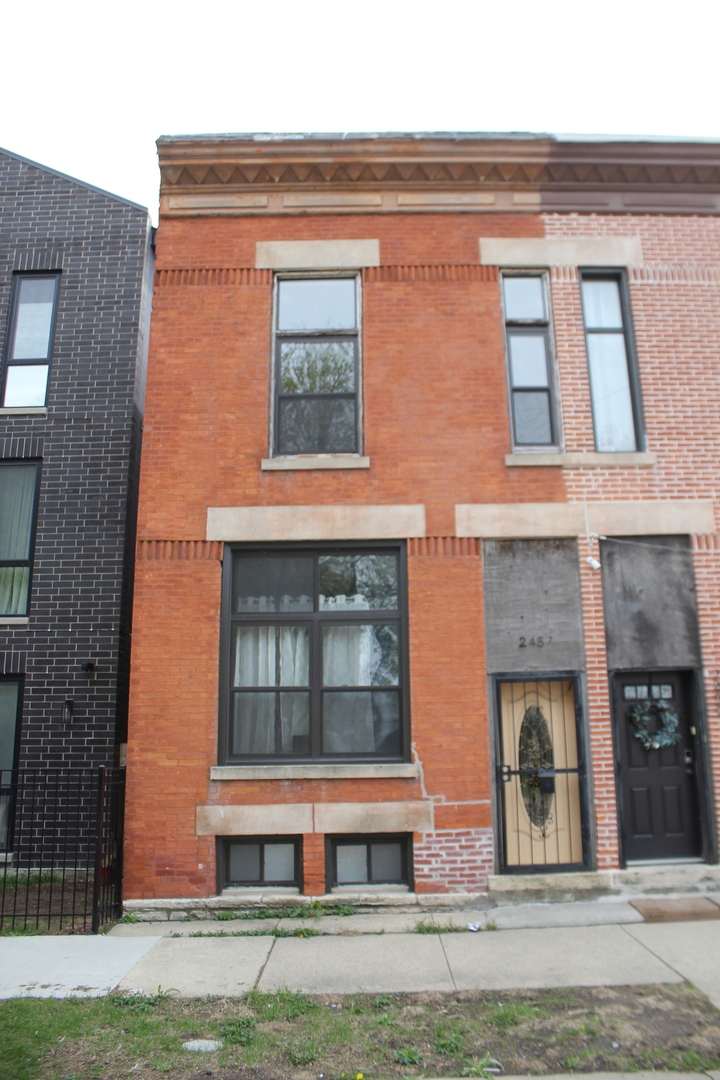 2457 W Adams Street