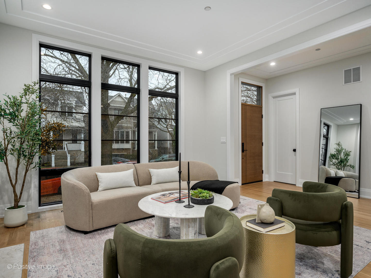 2016 W Giddings Street