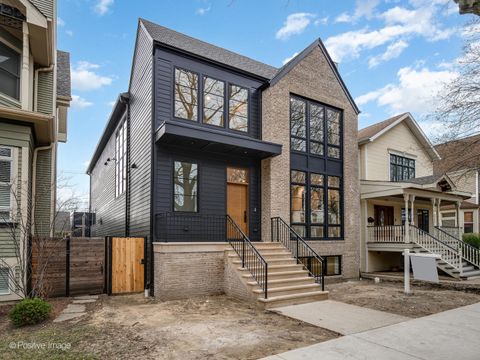 Photo of 2016 W Giddings Street, Chicago, IL 60625 (MLS # 12608318)