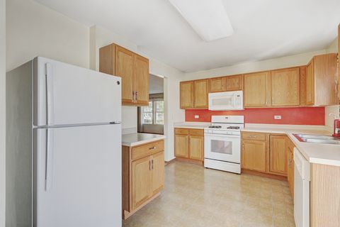 Tiny photo for 94 Waterbury Circle, Oswego, IL 60543 (MLS # 12465177)