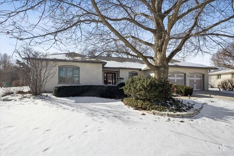 Tiny photo for 447 Stratford Lane, Willowbrook, IL 60527 (MLS # 12551404)