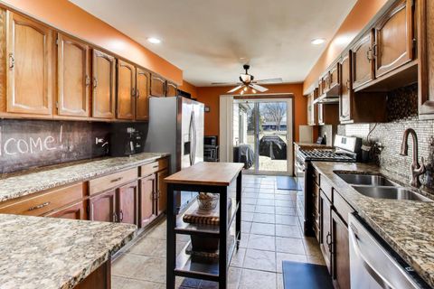 Tiny photo for 1075 Apricot Street, Hoffman Estates, IL 60169 (MLS # 12583065)