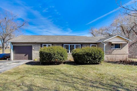 Photo of 1075 Apricot Street, Hoffman Estates, IL 60169 (MLS # 12583065)