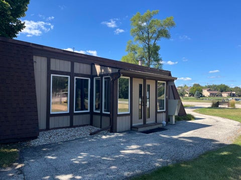 Tiny photo for 38 N Bermuda Colony #6, Fox Lake, IL 60020 (MLS # 12782449)