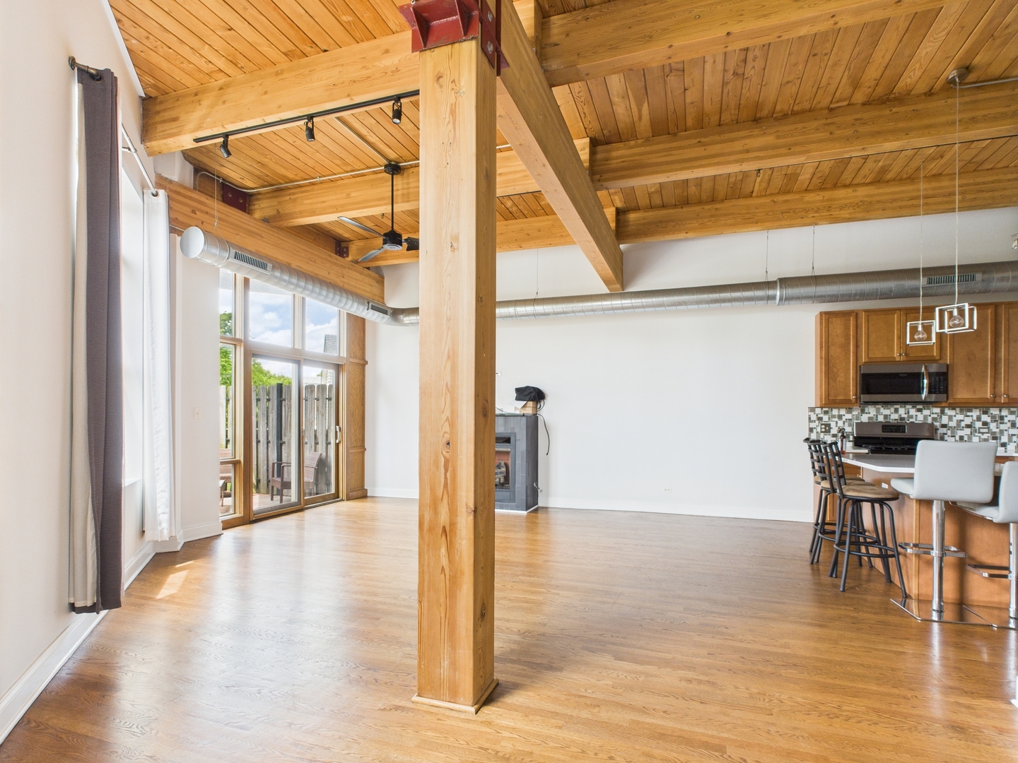 3637 N Spaulding Avenue 205