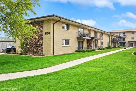 Photo of 6150 S Kensington Avenue #102, Countryside, IL 60525 (MLS # 12602862)
