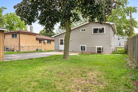 Tiny photo for 320 Marshall Road, Bensenville, IL 60106 (MLS # 12406754)