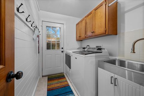 Tiny photo for 2025 Gillenwater Street, Batavia, IL 60510 (MLS # 12516460)