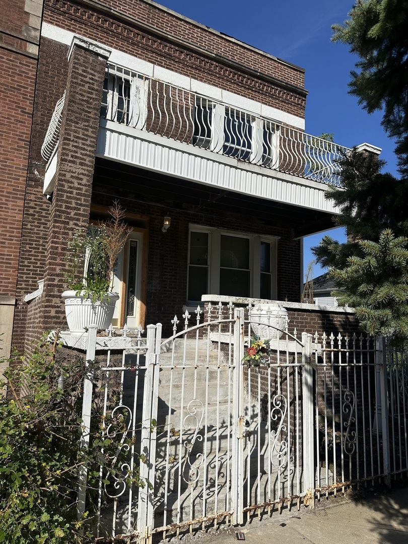 6454 S Winchester Avenue