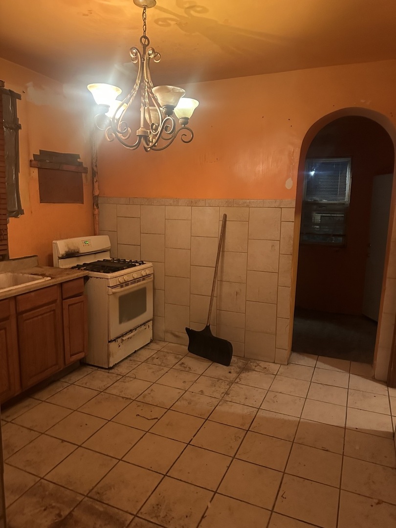 6454 S Winchester Avenue