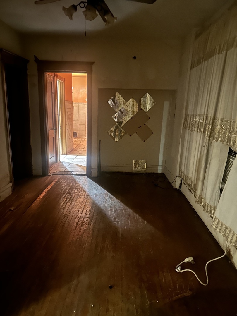 6454 S Winchester Avenue