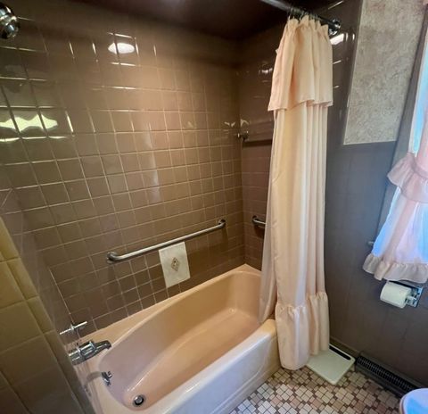 Tiny photo for 880 S Washington Street, Elmhurst, IL 60126 (MLS # 12426814)