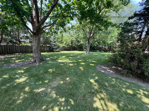 Tiny photo for 880 S Washington Street, Elmhurst, IL 60126 (MLS # 12426814)