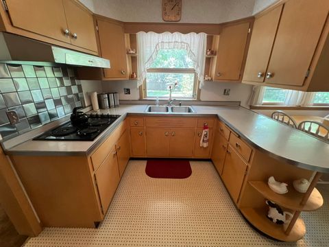Tiny photo for 880 S Washington Street, Elmhurst, IL 60126 (MLS # 12426814)