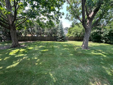 Tiny photo for 880 S Washington Street, Elmhurst, IL 60126 (MLS # 12426814)