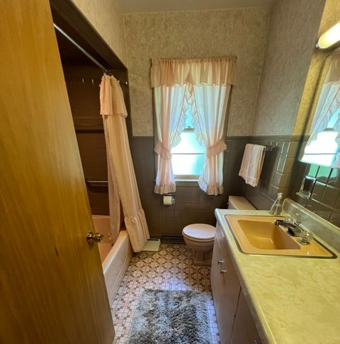 Tiny photo for 880 S Washington Street, Elmhurst, IL 60126 (MLS # 12426814)