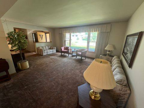 Tiny photo for 880 S Washington Street, Elmhurst, IL 60126 (MLS # 12426814)
