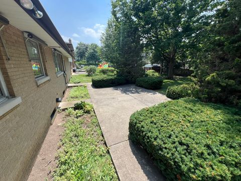 Tiny photo for 880 S Washington Street, Elmhurst, IL 60126 (MLS # 12426814)