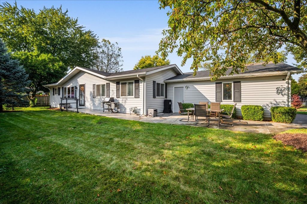 Photo for 317 Monroe Street, Genoa, IL 60135 (MLS # 12483087)