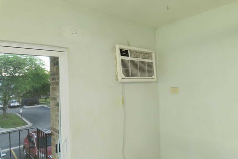 Tiny photo for 6B E DUNDEE QUARTER Drive #201, Palatine, IL 60074 (MLS # 12677129)