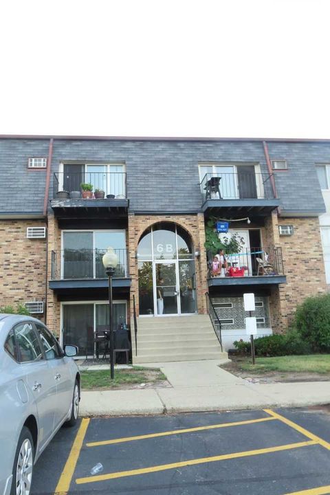 Tiny photo for 6B E DUNDEE QUARTER Drive #201, Palatine, IL 60074 (MLS # 12677129)